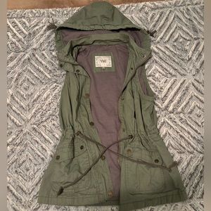 YMI olive green fur lined vest with detachable hood and adjustable waist MED